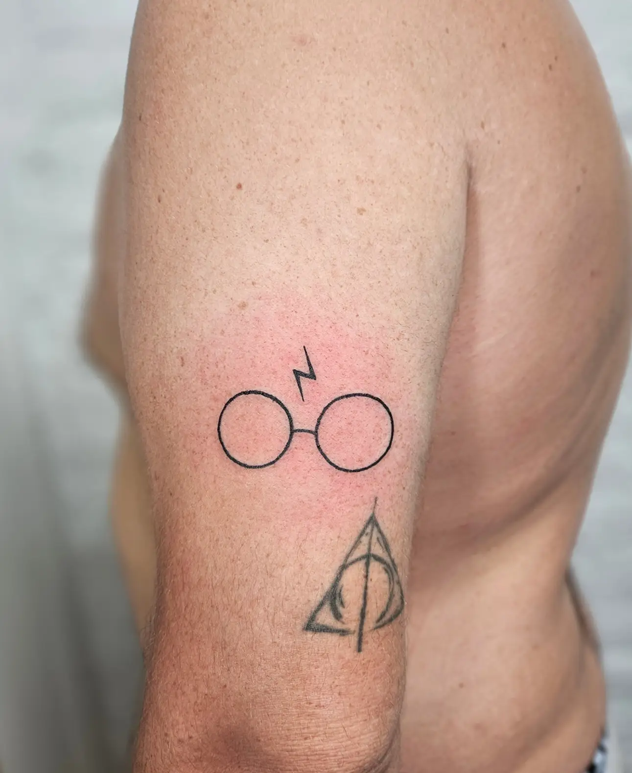 Minimal linework featuring round glasses and lightning bolt symbol; below is a triangle-circle-line combination symbol.